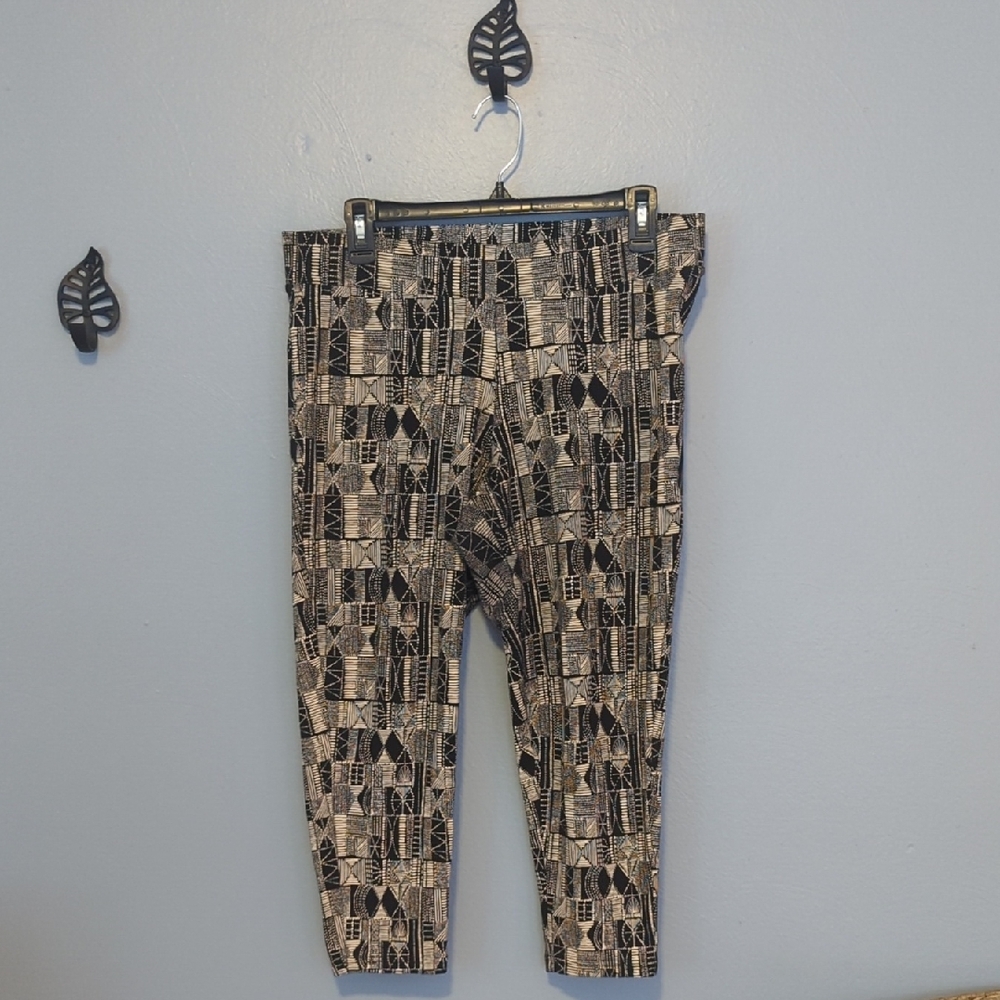 Torrid Geometric Geo Escape Ankle Crop Leggings Size 1 Tribal Print